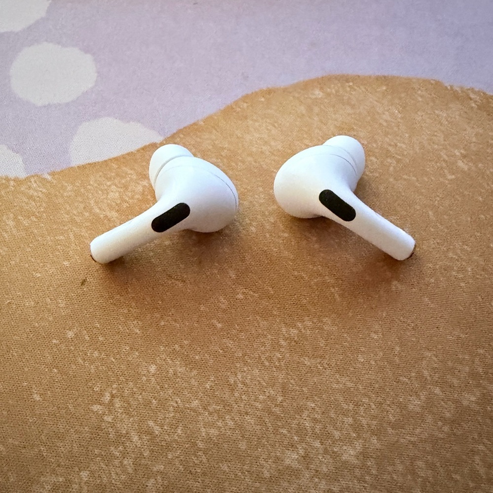 Apple AirPods Pro (1st Generation) – Authentic – Used - Picture 6 of 8